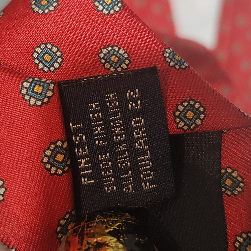 Classic Red Floral Men's Tie. All silk. - Picture 3 of 6